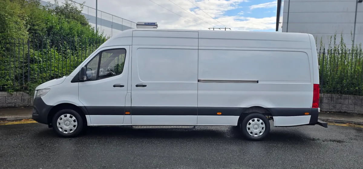 Mercedes Sprinter 317 Freezer Spec - Image 3
