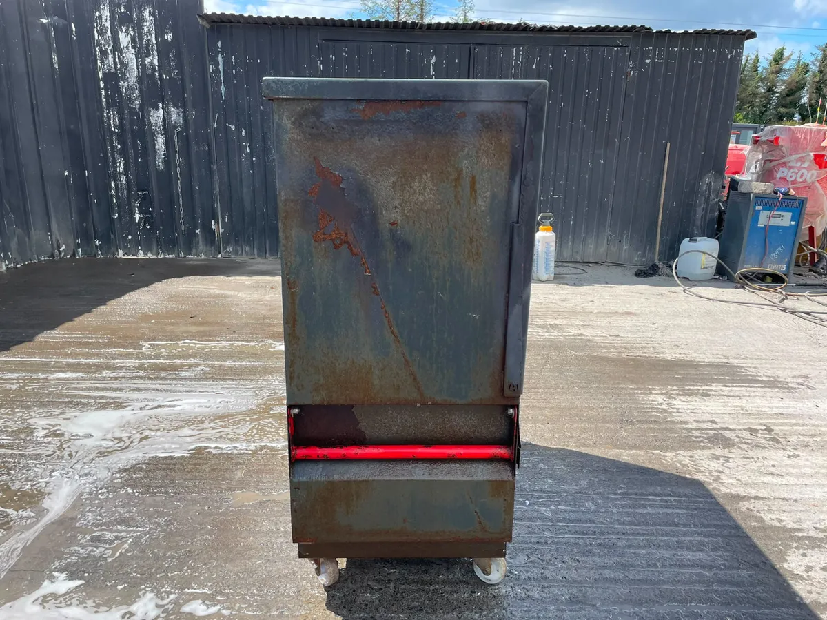 Armorgard TuffBank secure site storage chest - Image 3