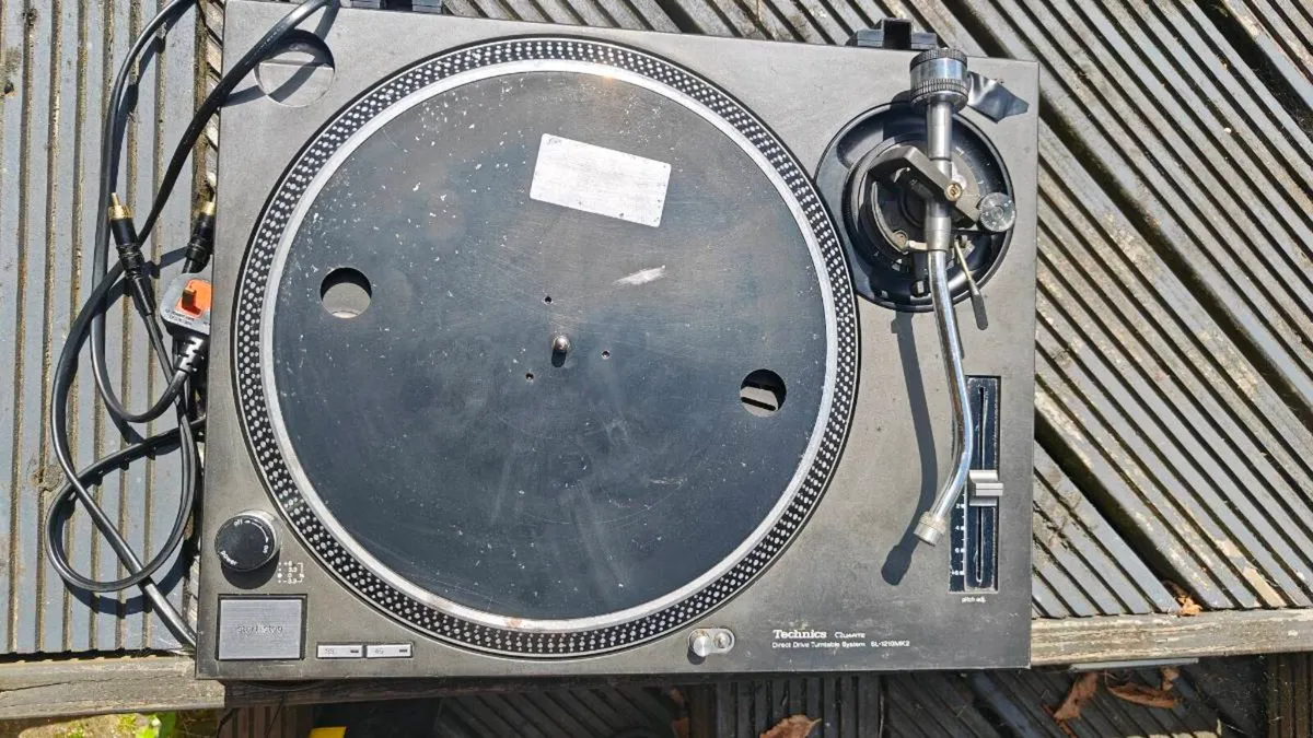 Technics 1210 mk2 turntable*read - Image 1