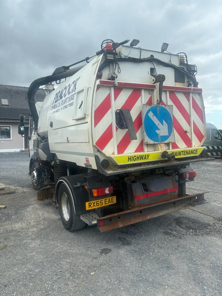 Road sweeper - Image 2