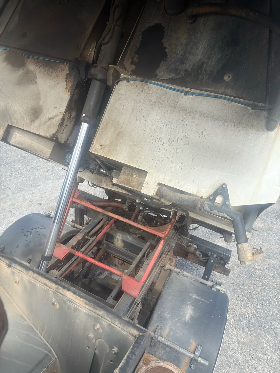 Road sweeper - Image 4