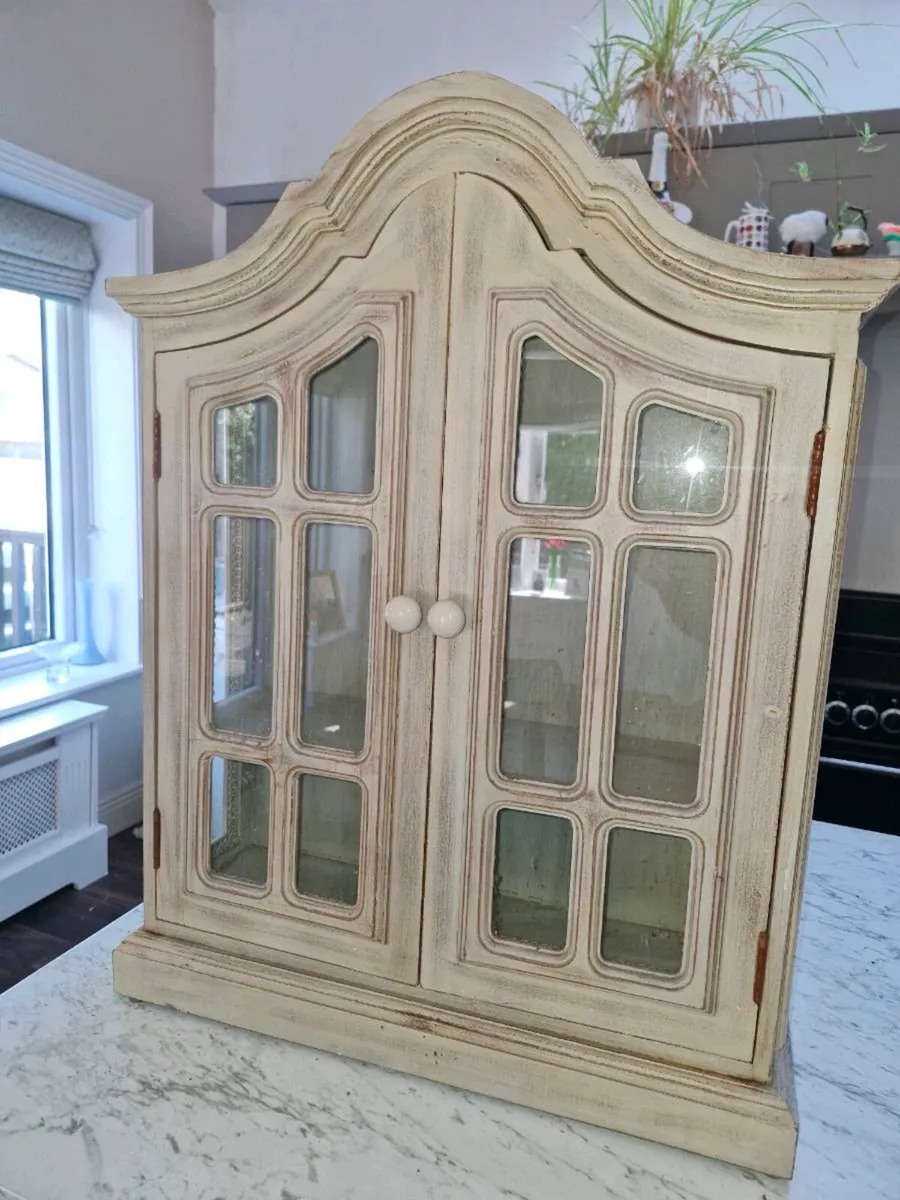 Cabinet - Image 1