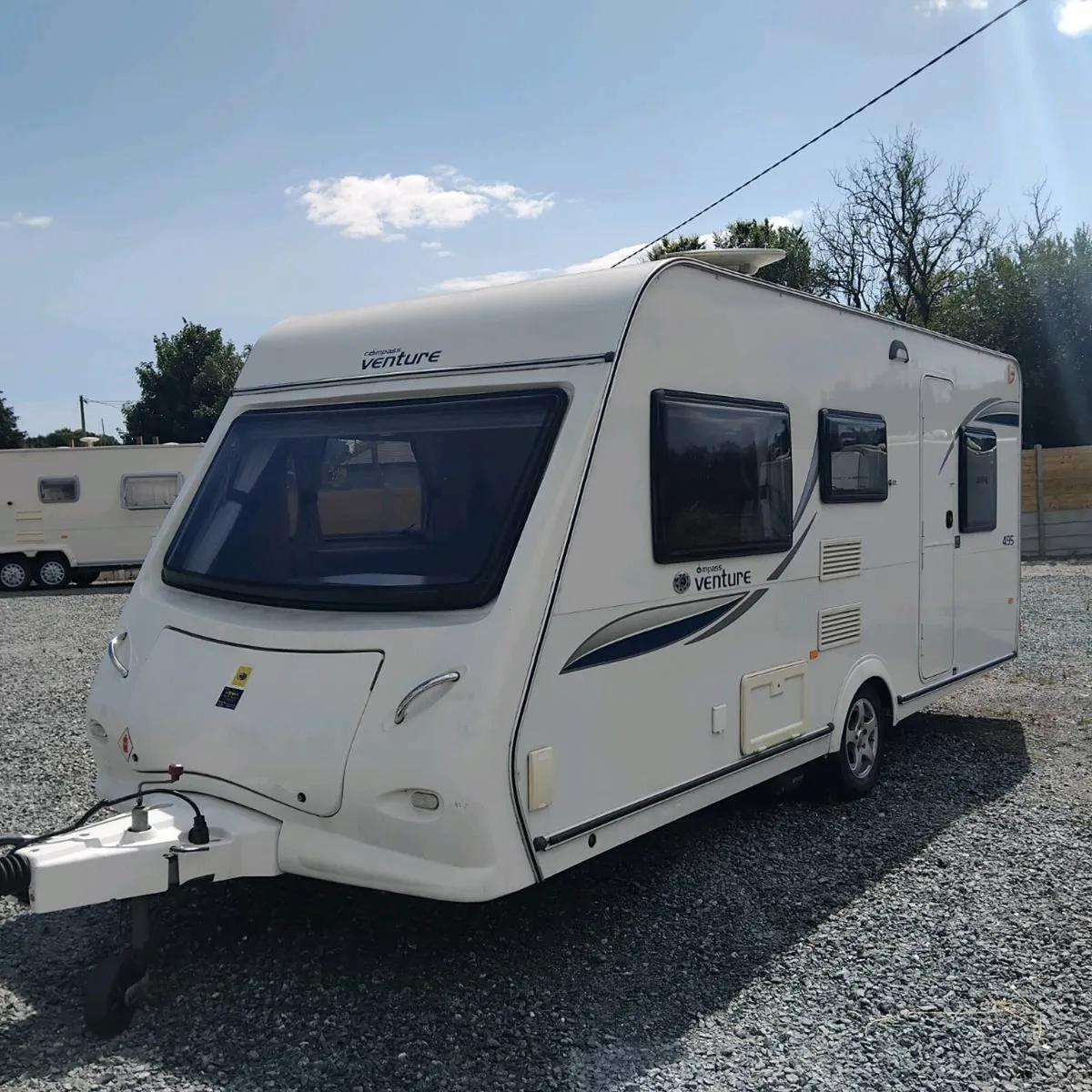 Compass venture 490 - Image 1