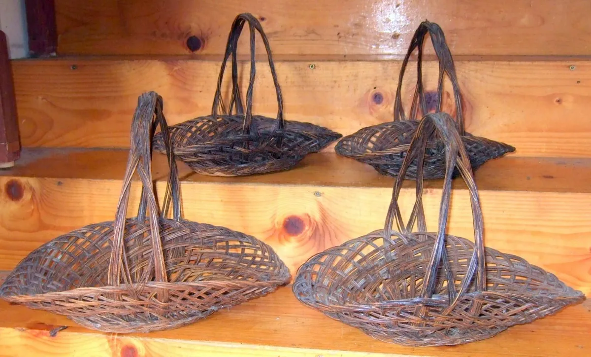 Vintage Wicker Gathering Baskets Pristine Set of 4 - Image 3