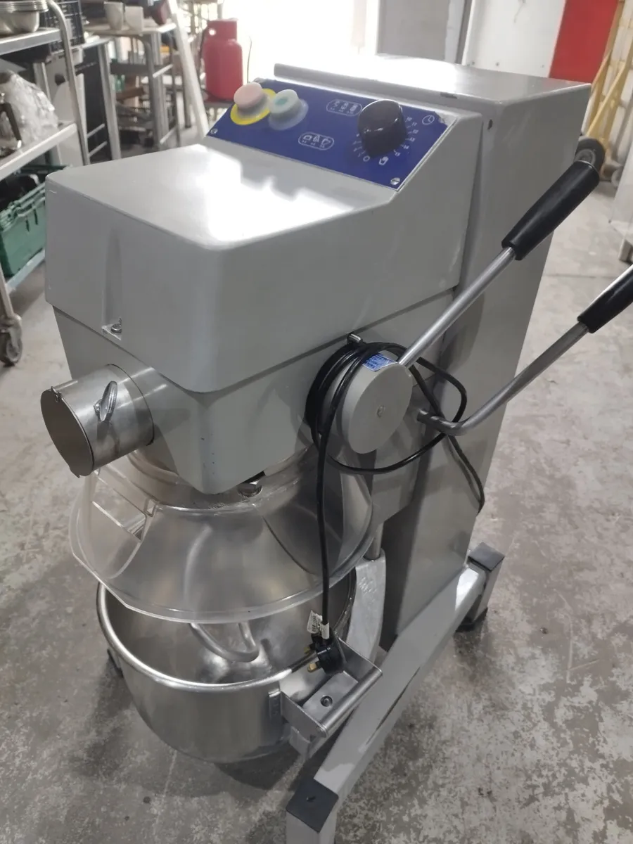 Electrolux 22 litre mixer - Image 1