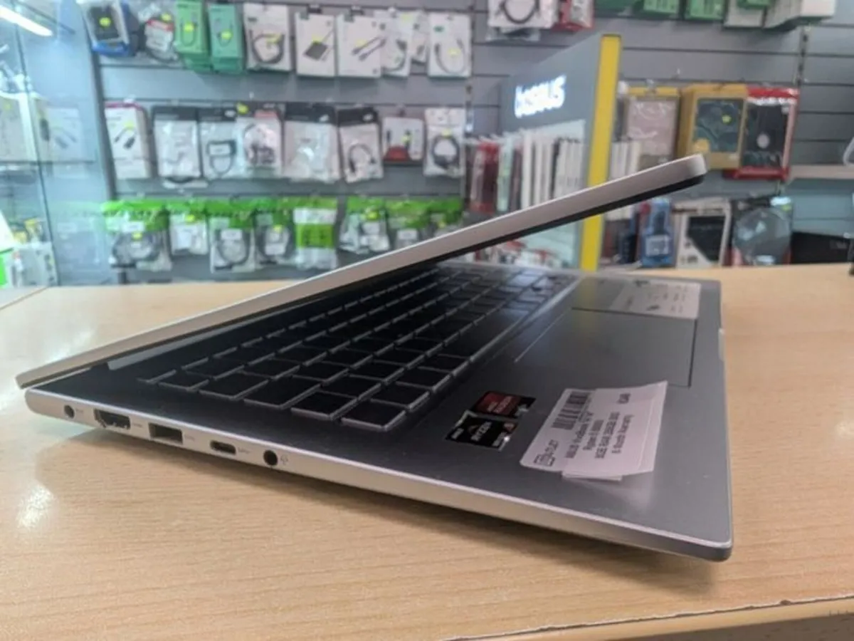 ASUS VivoBook 14 14" - Image 3