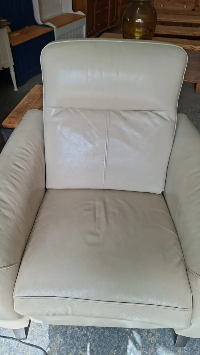Memphis  leather electric recliner armchair - Image 2
