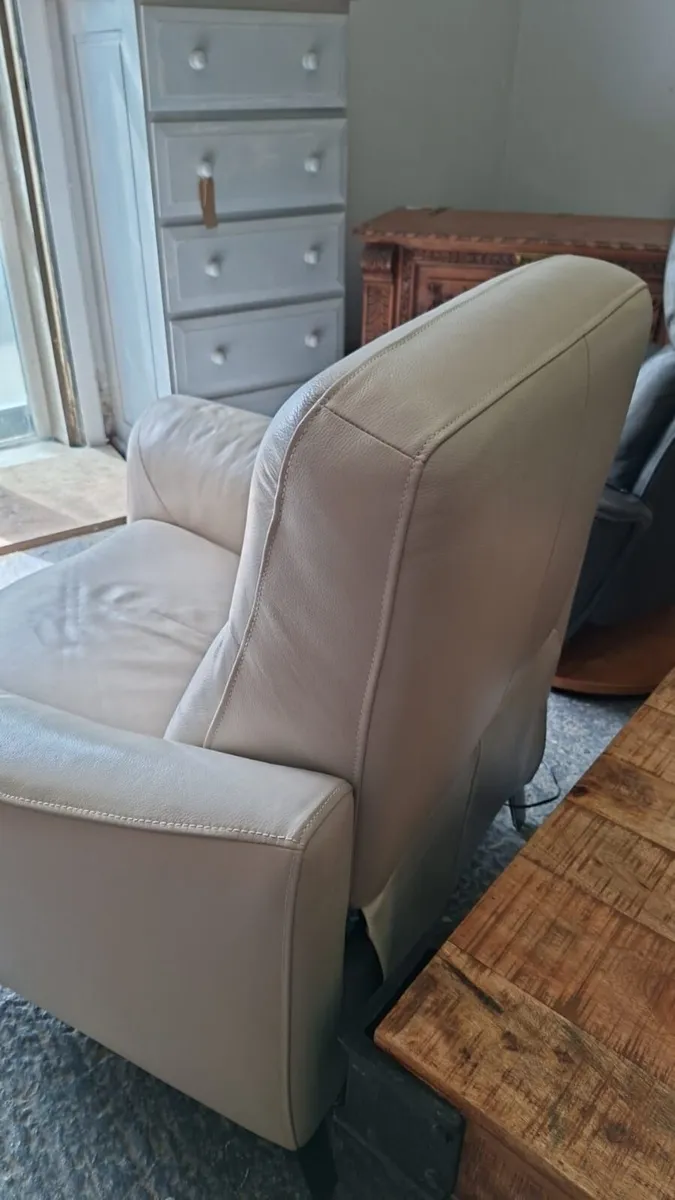 Memphis  leather electric recliner armchair - Image 3