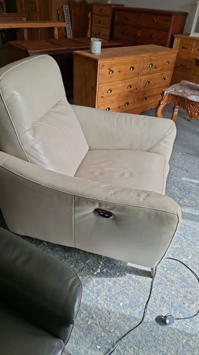Memphis  leather electric recliner armchair - Image 4