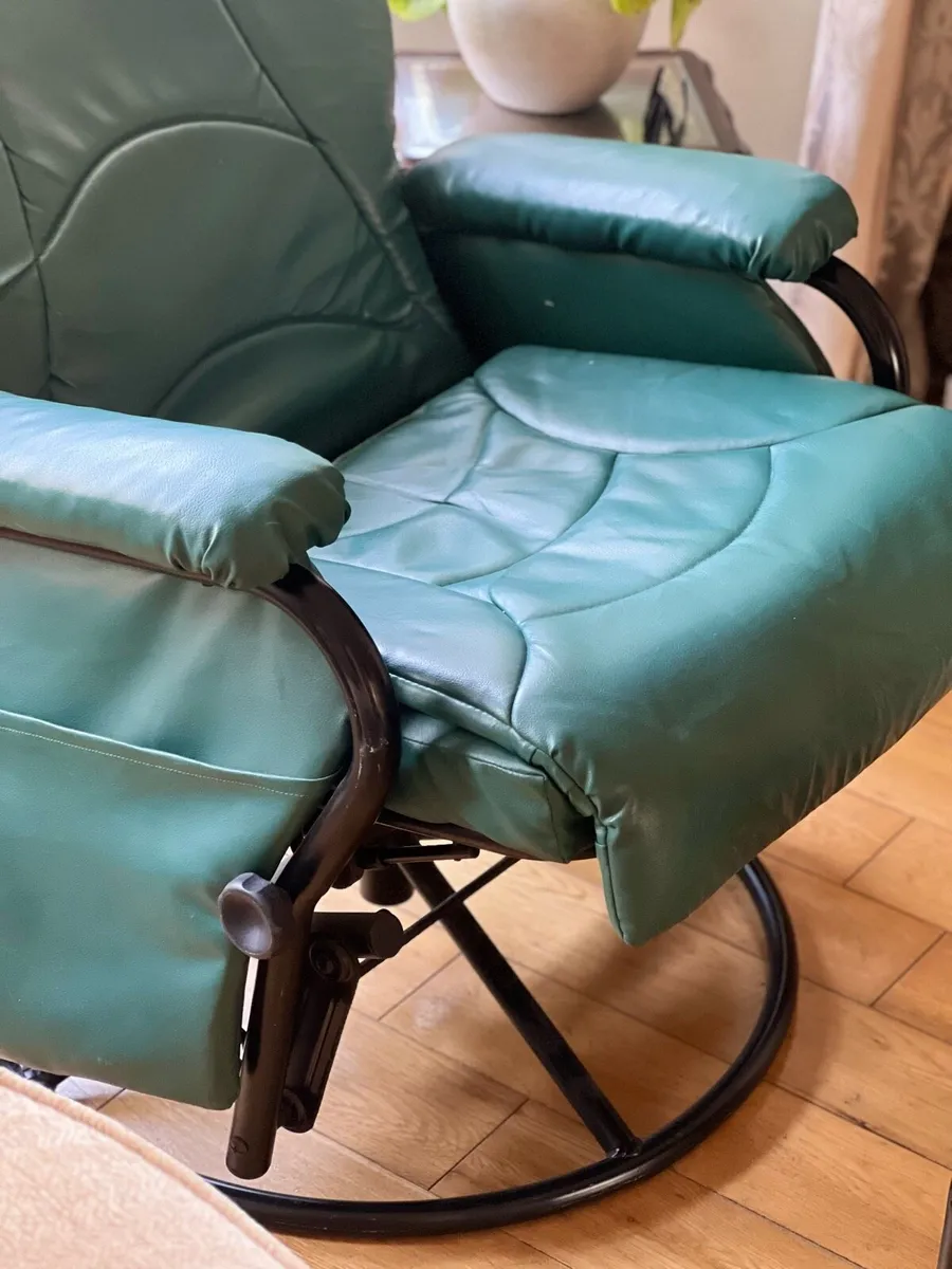 Vintage Recliner Chair 360 - Image 2