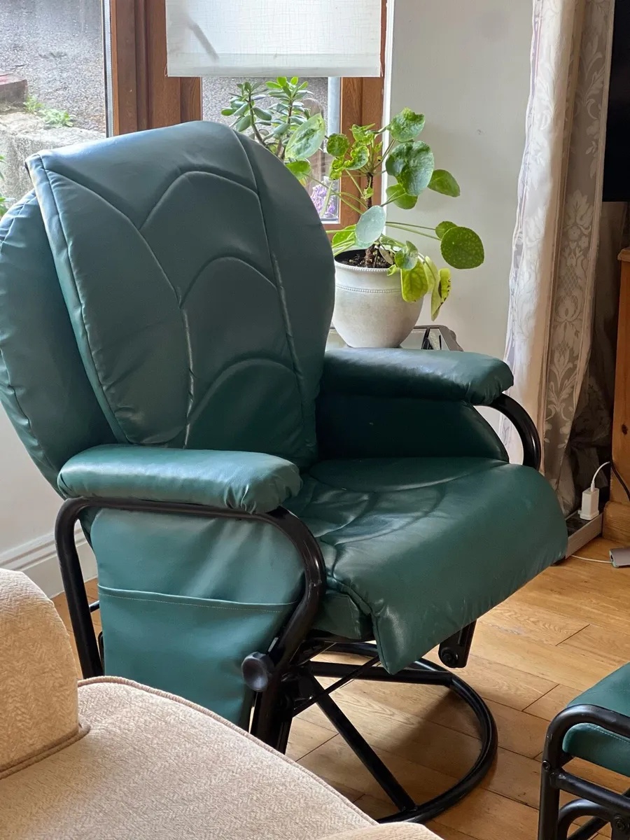 Vintage Recliner Chair 360 - Image 3