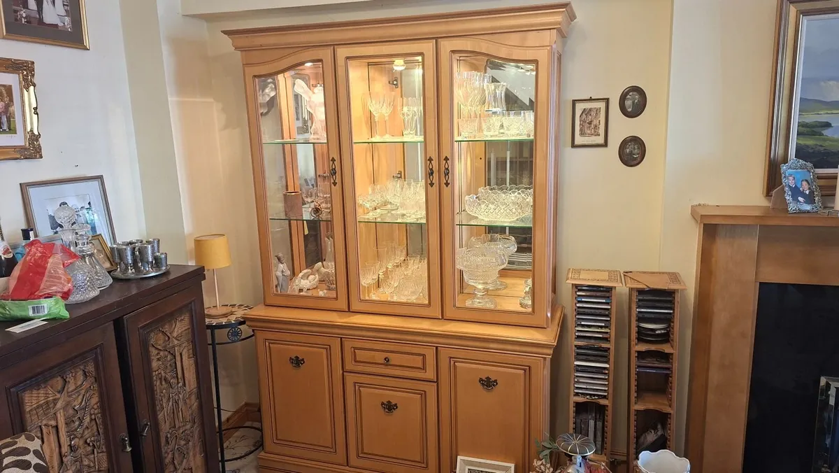 Dining room display cabinet - Image 1