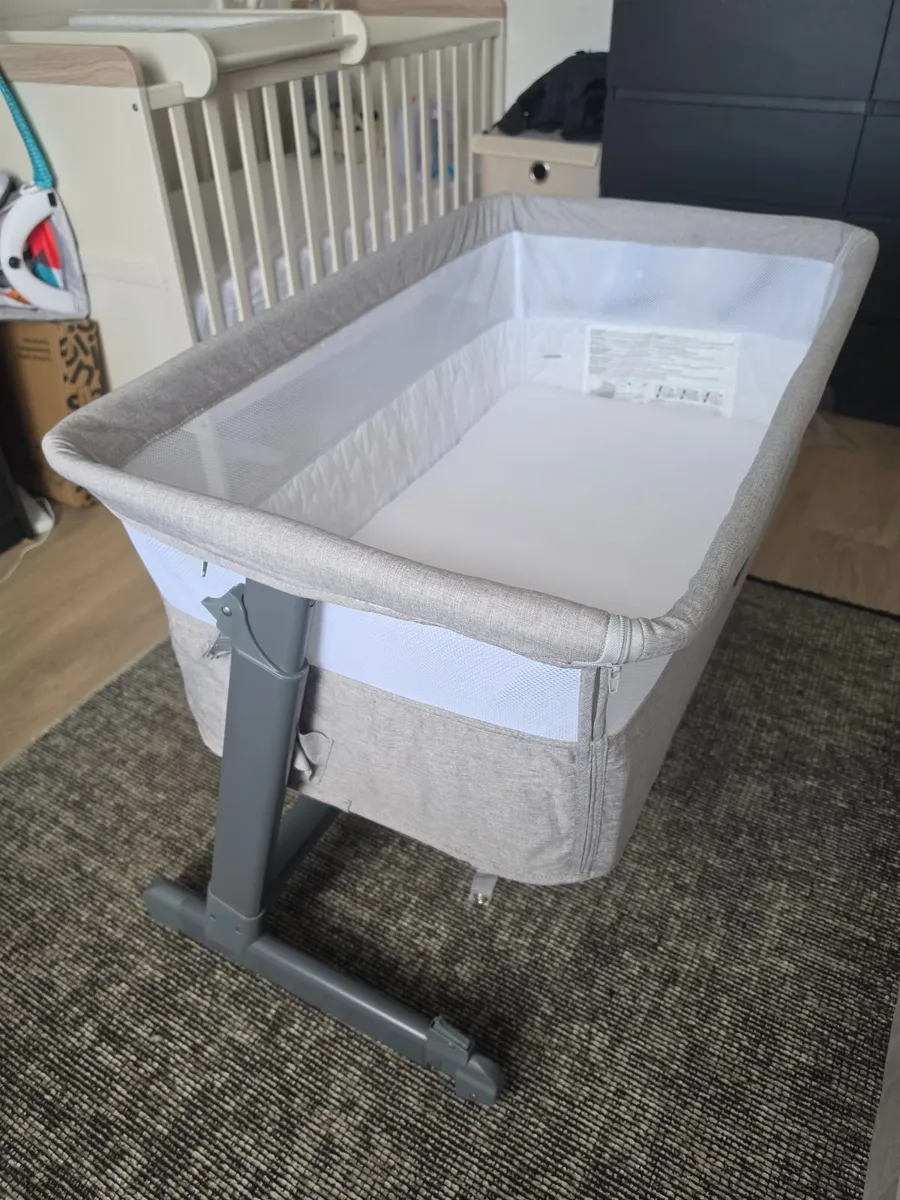 Bedside crib - Image 2