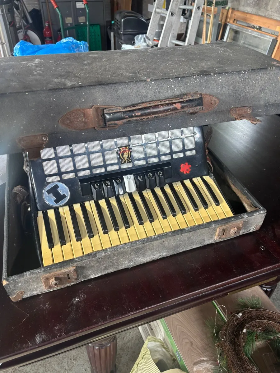 Vintage Parrot piano accordion - Image 1