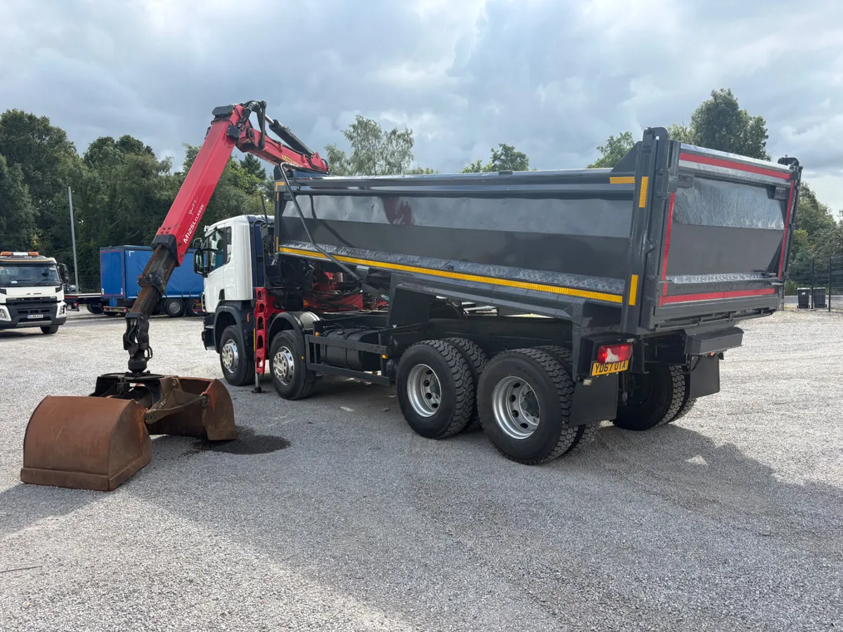 2018 Scania P410 8x4 Tipper grab - Image 2