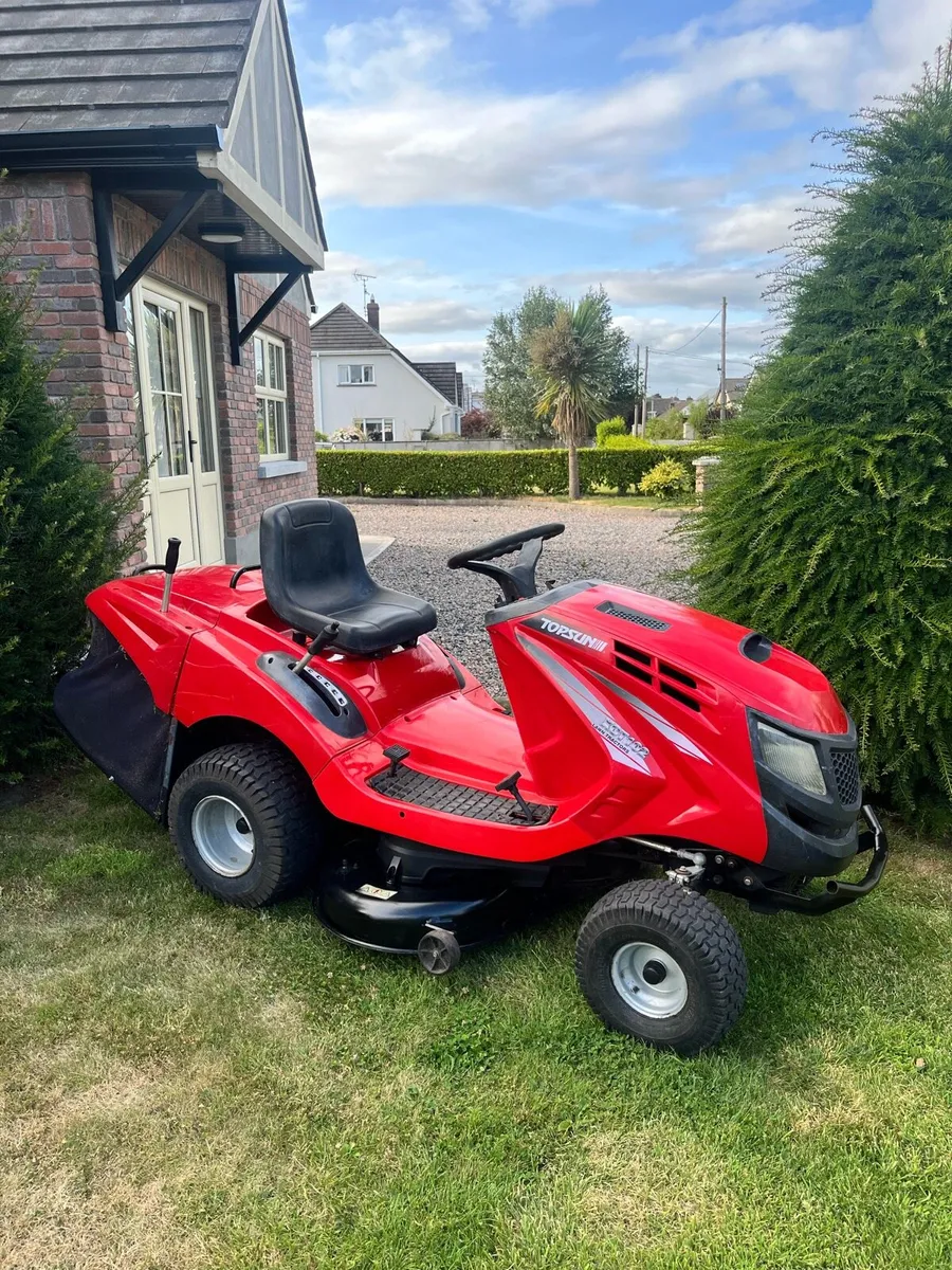 Ride on lawnmower - Image 1