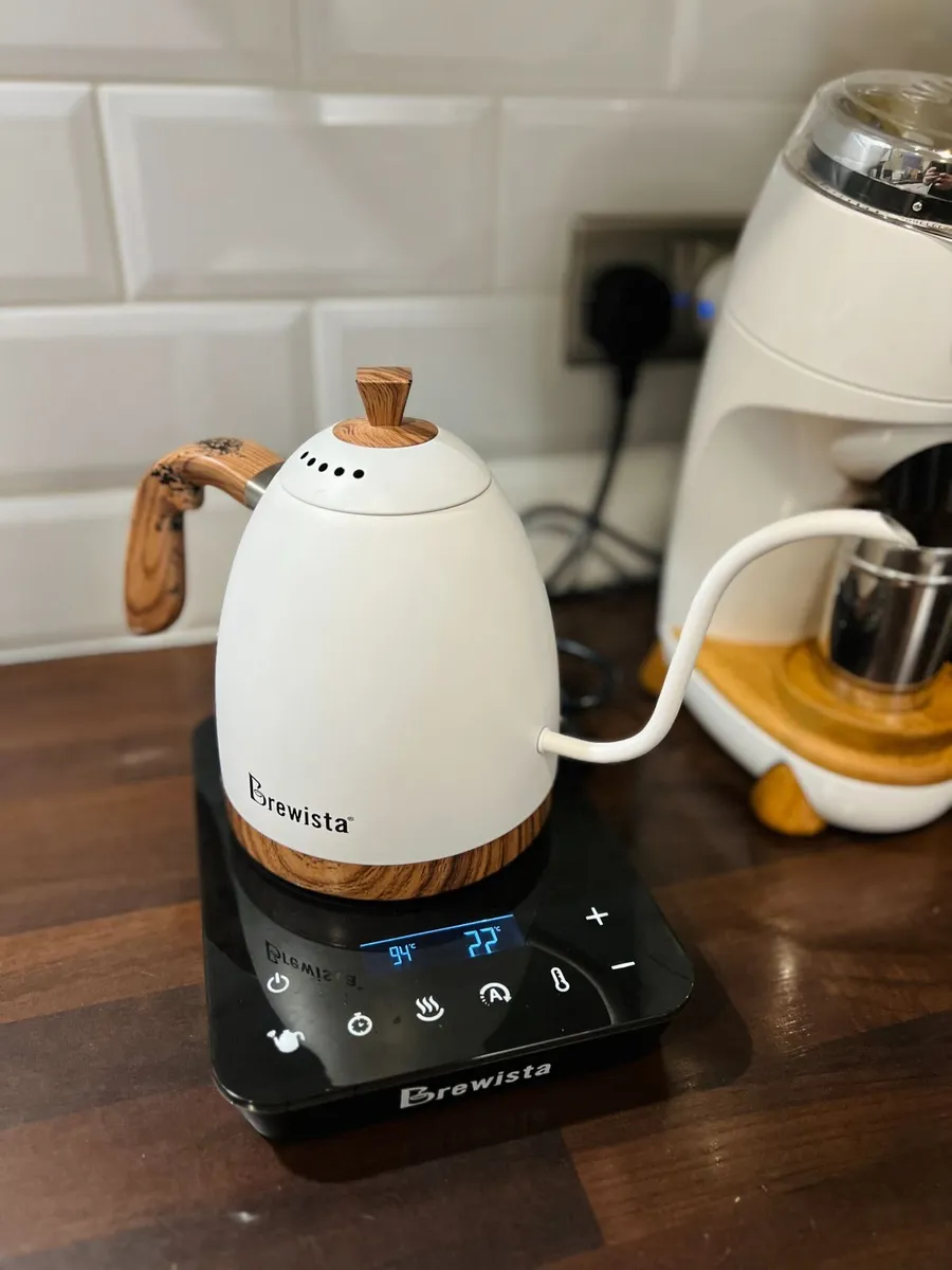 Brewista Artisan Electric Kettle for Pour Over - Image 3