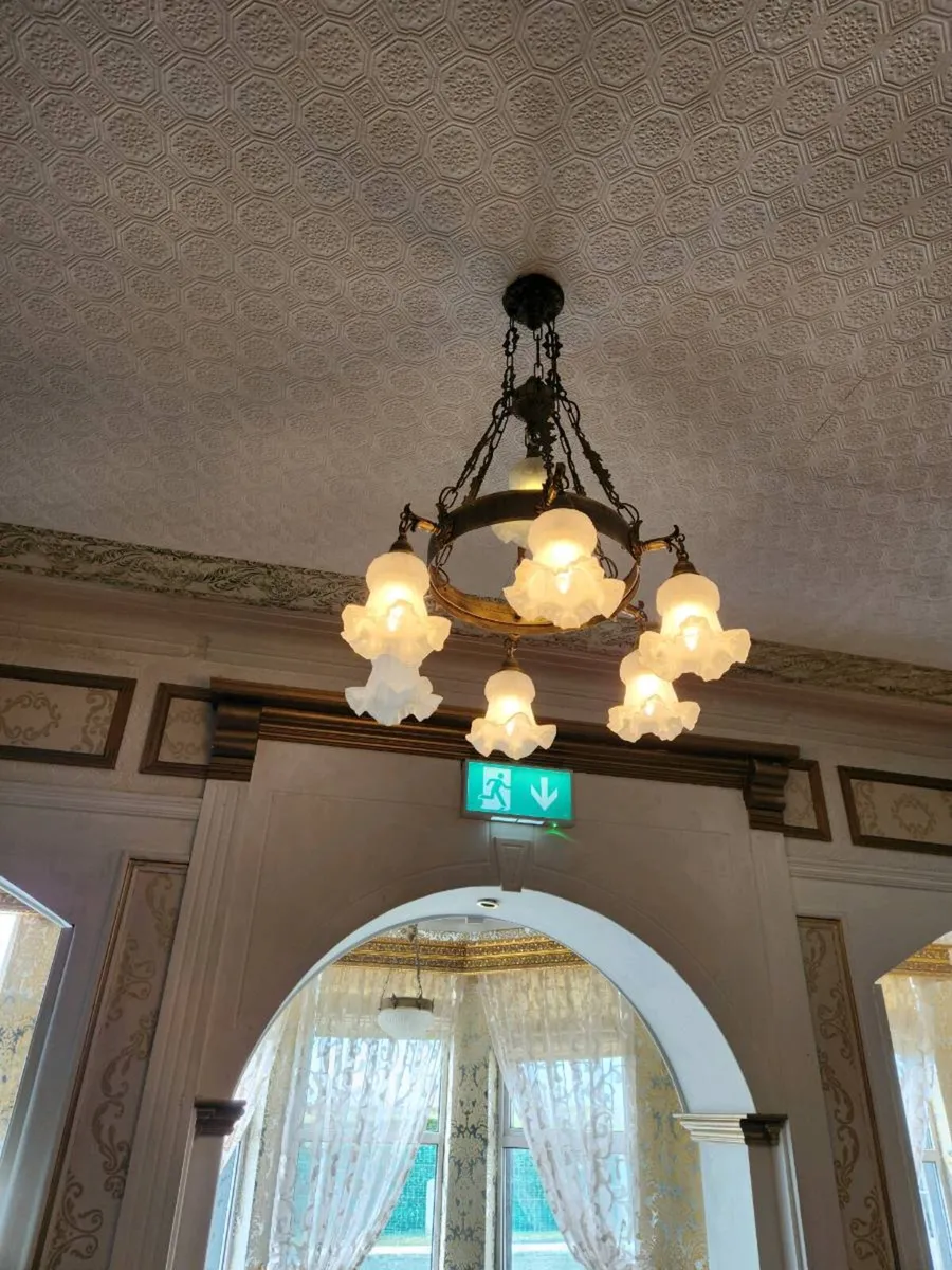 Hotel wall lights and ceiling lights - Image 4