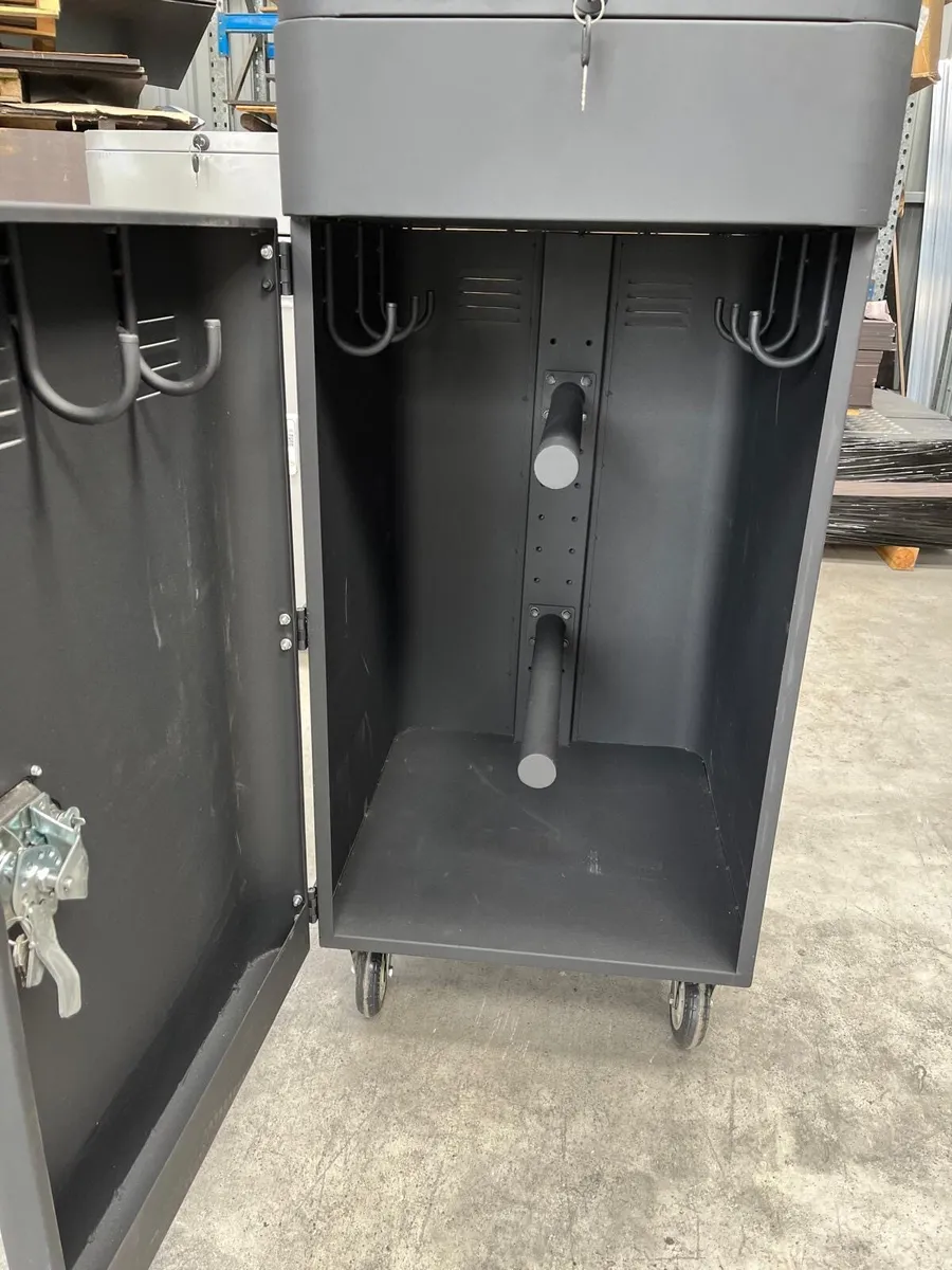 Tack lockers. - Image 3