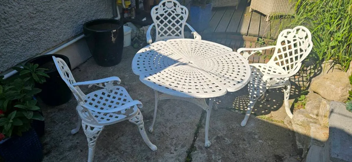 CAST IRON GARDEN ITEMS - Image 2