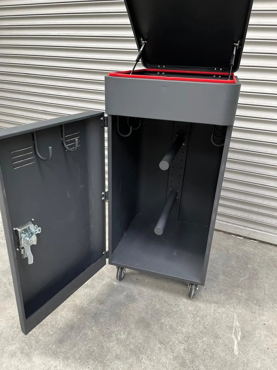 Tack lockers. - Image 4