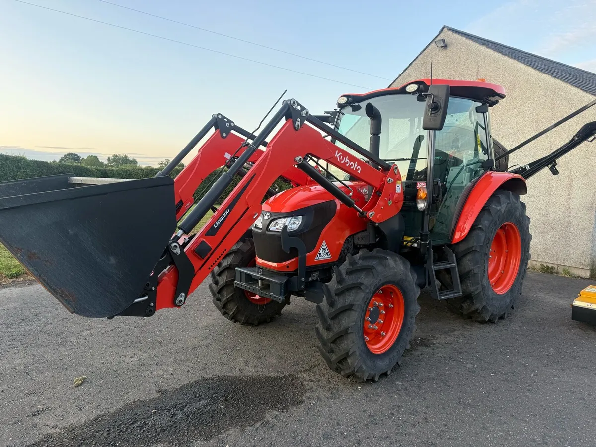 Kubota M4063 M4-063 Tractor with loader - Image 2