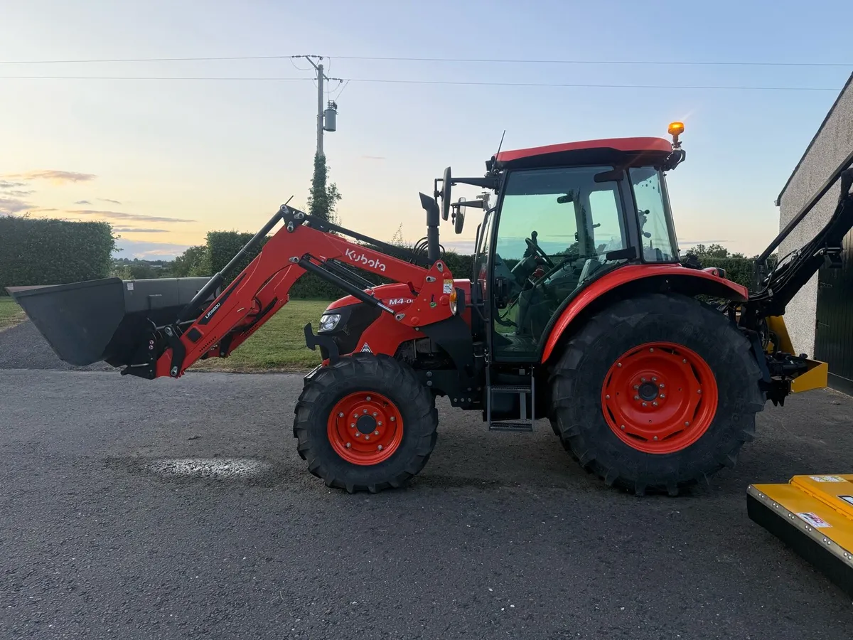 Kubota M4063 M4-063 Tractor with loader - Image 3