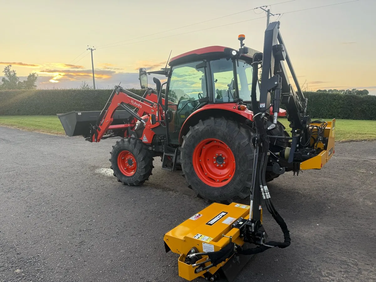 Kubota M4063 M4-063 Tractor with loader - Image 4