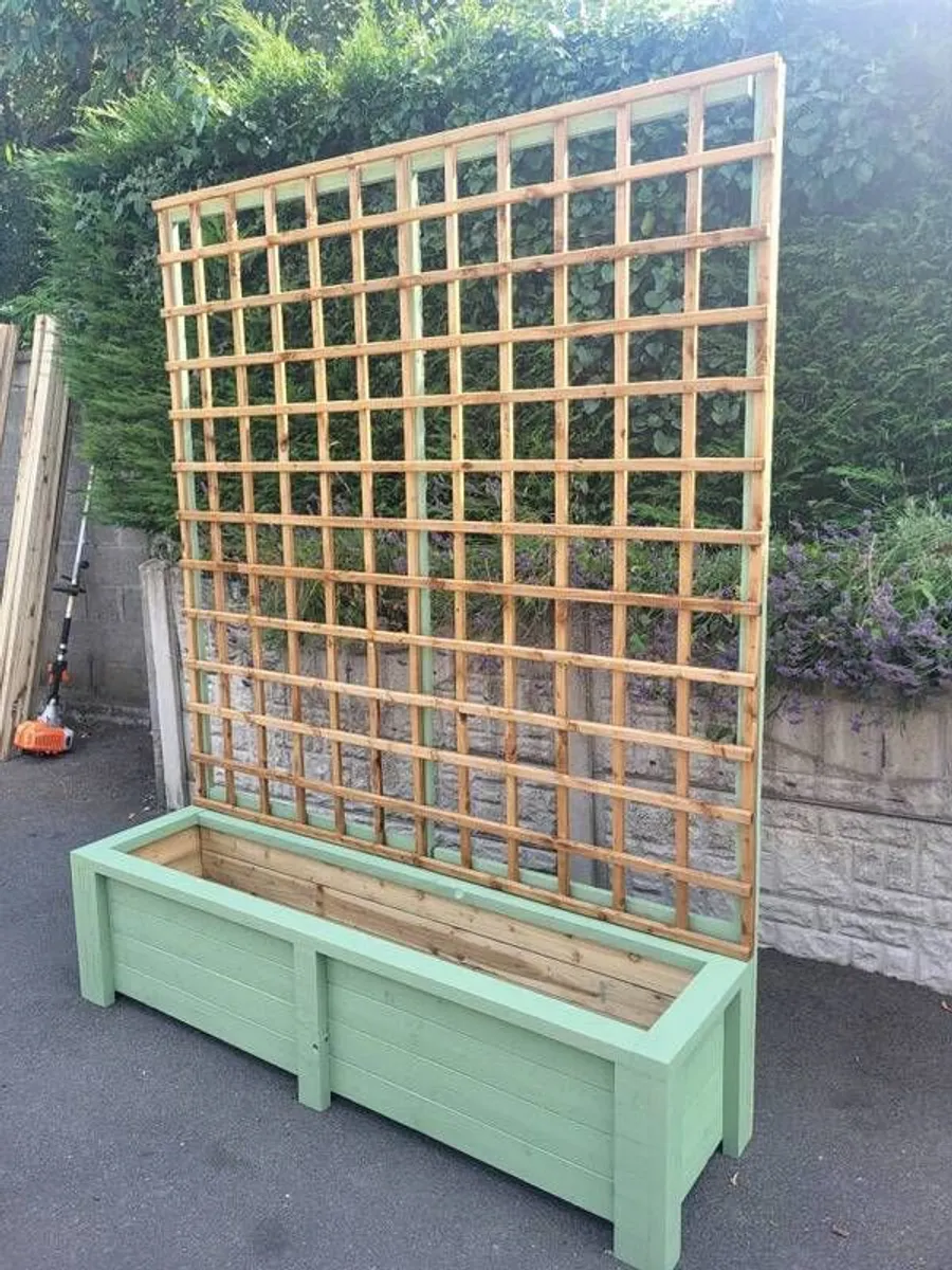Wooden Planter with Trellis - Image 2