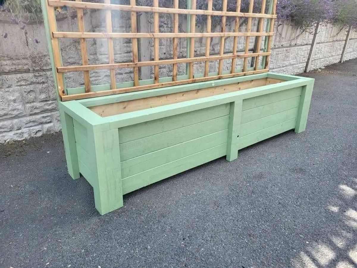 Wooden Planter with Trellis - Image 3