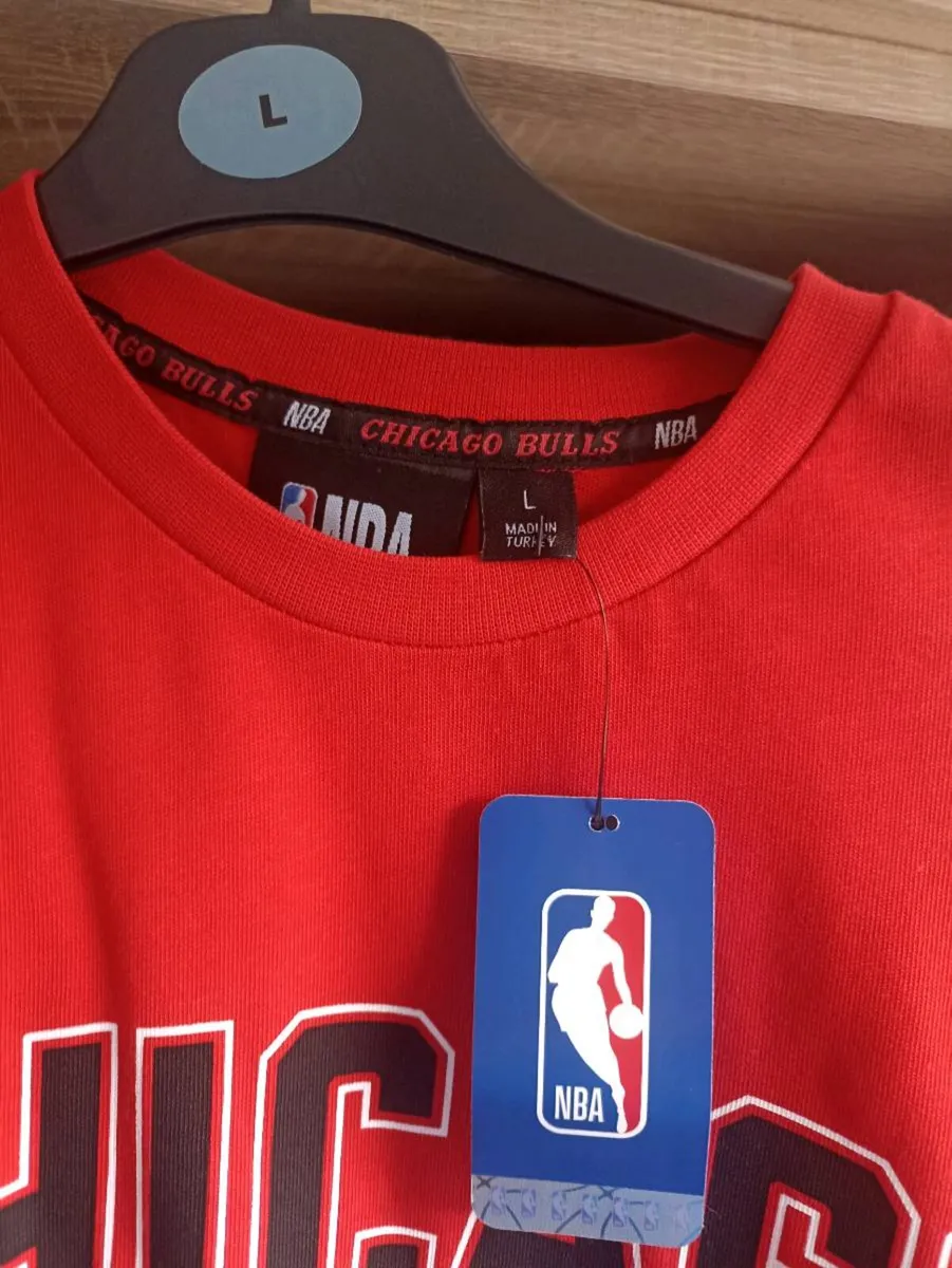 Chicago bulls t-shirt - Image 2