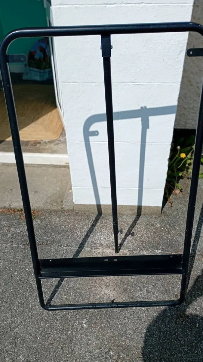 Frame for artists easle