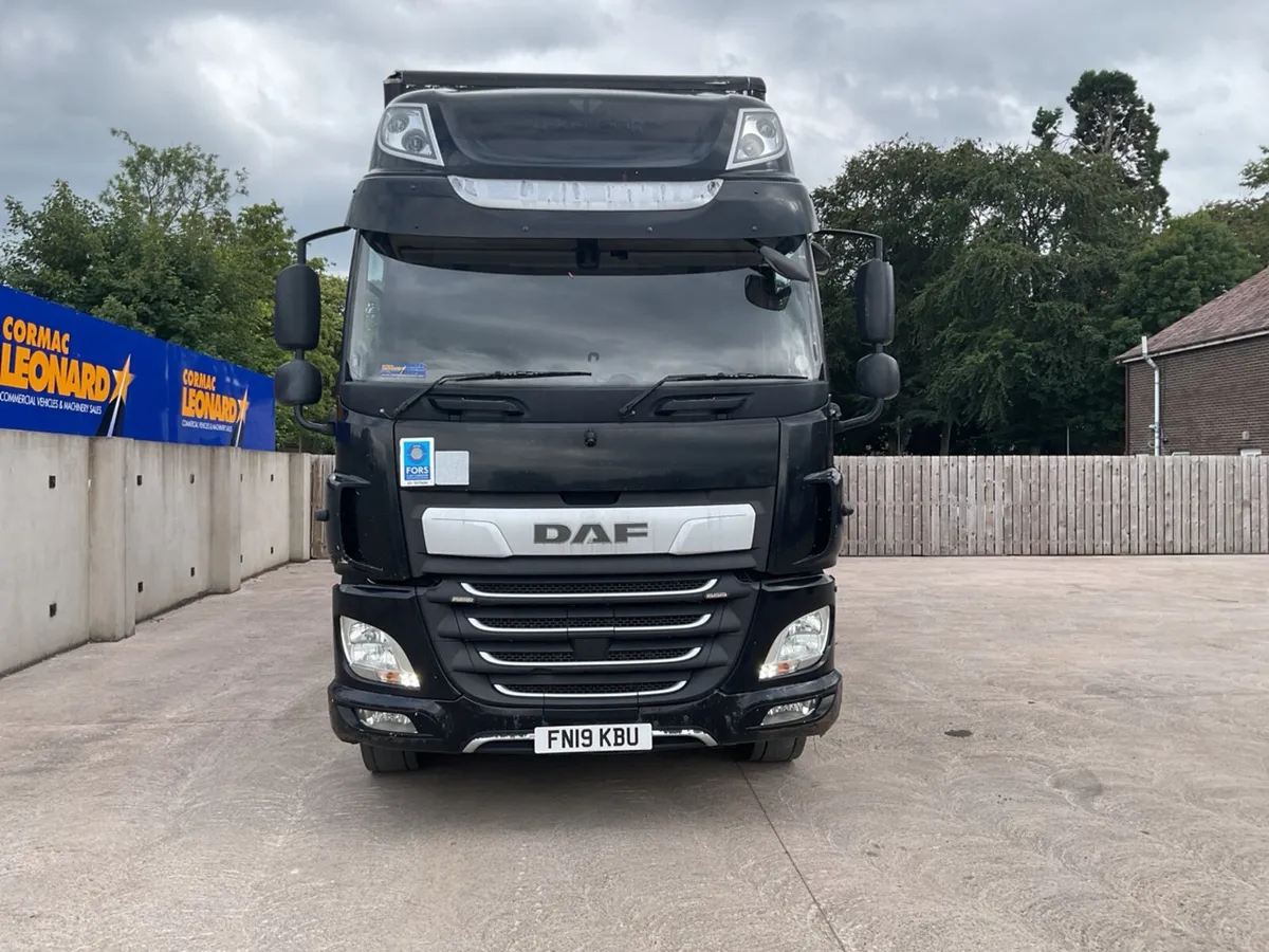 2019 (19) DAF CF410 8x2 Curtainsider - Image 2