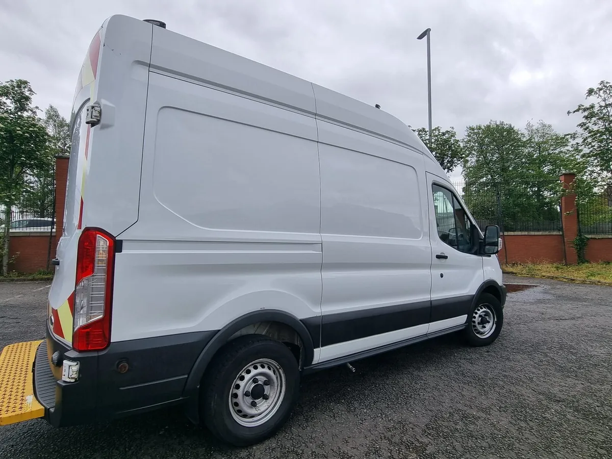 transit van - Image 3