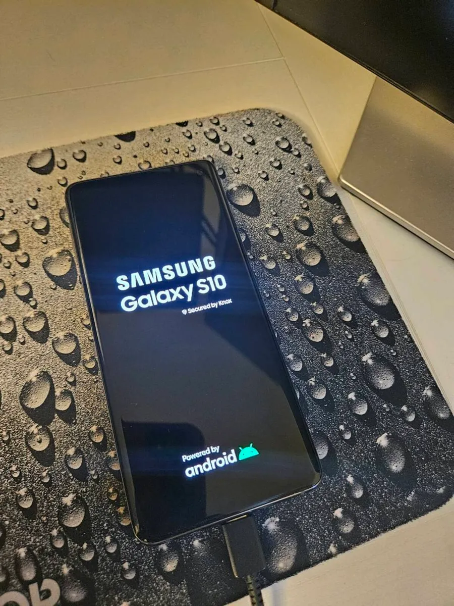 Samsung Galaxy s10 - Image 2