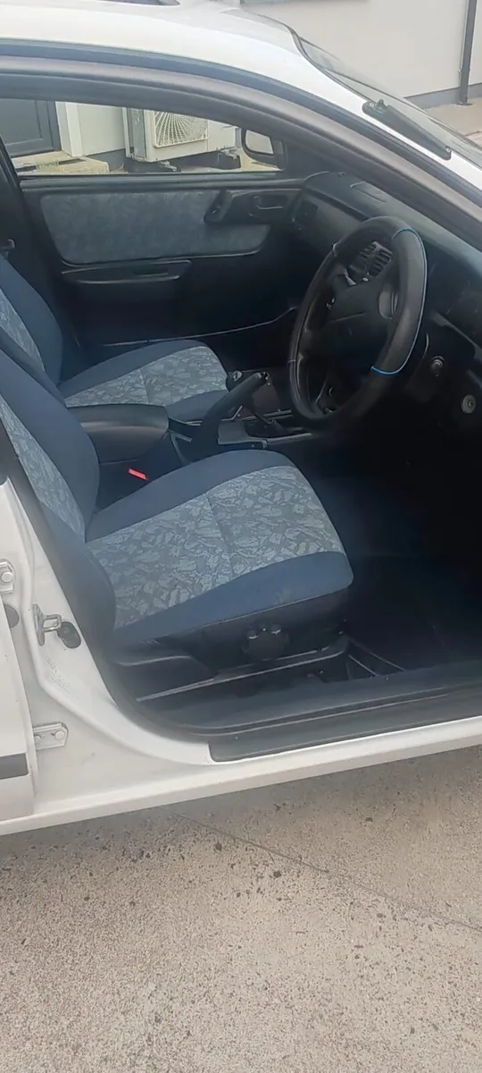 Toyota Carina - Image 3