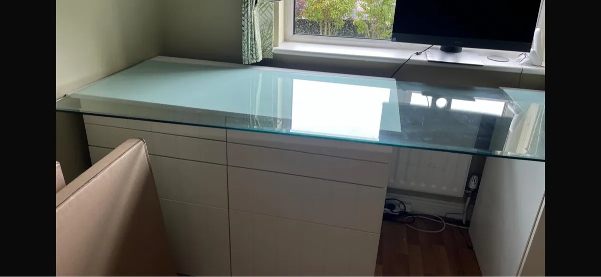 Large glass panel - Image 1