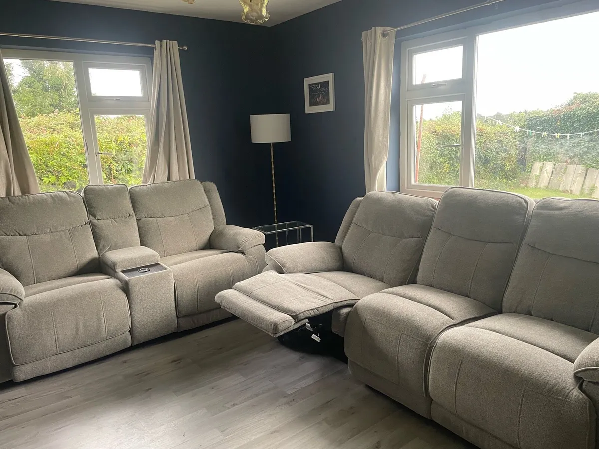 Electric recliner couch 2 and 3 seater - Image 2