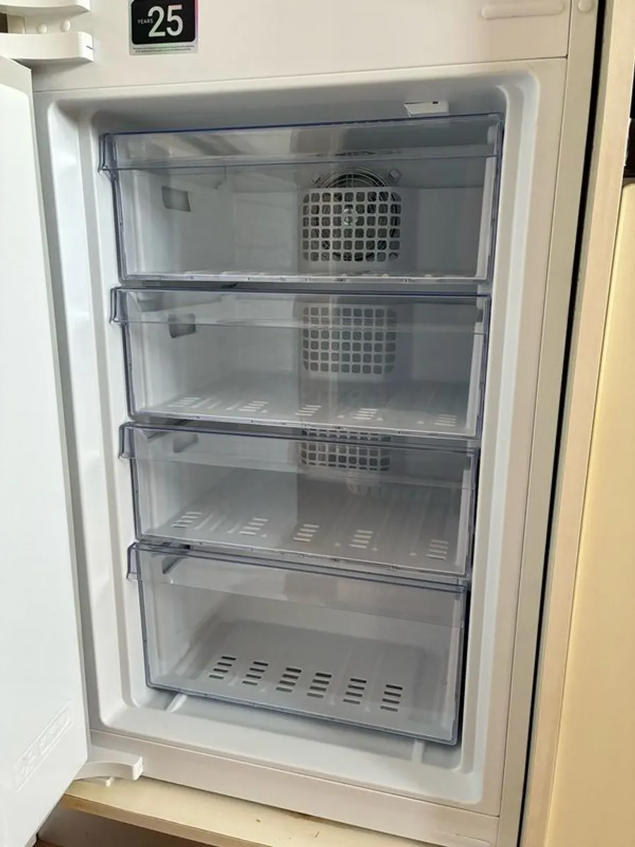 Integrated Fridge/Freezer - Image 3