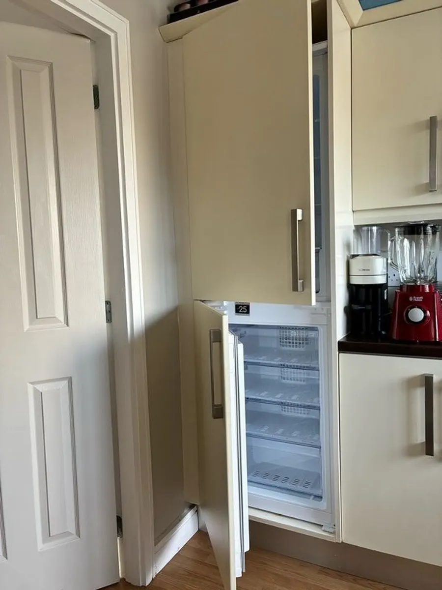 Integrated Fridge/Freezer - Image 4