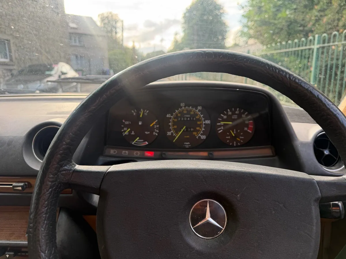 1982 Mercedes-Benz 200 – Classic Daily Driver - Image 3