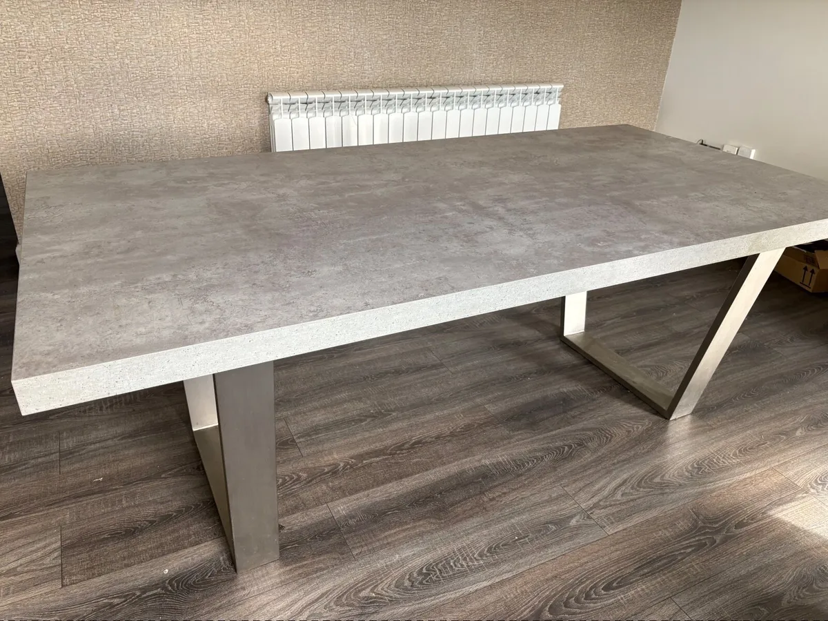 Kitchen table and chairs - Image 2