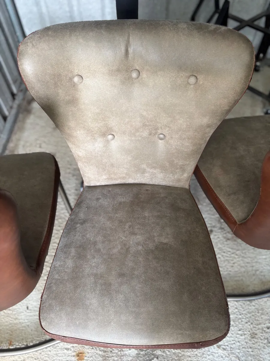 Kitchen table and chairs - Image 3