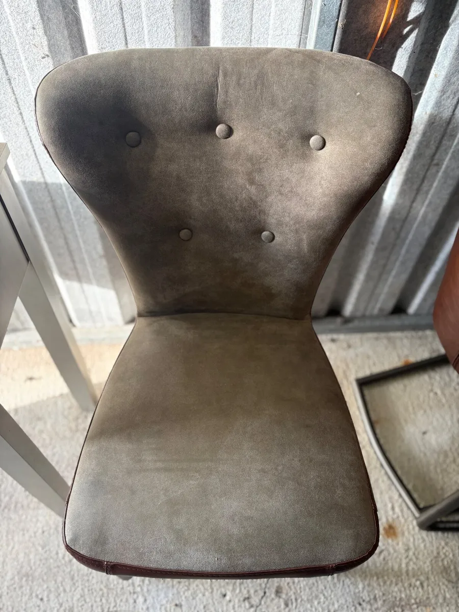 Kitchen table and chairs - Image 4