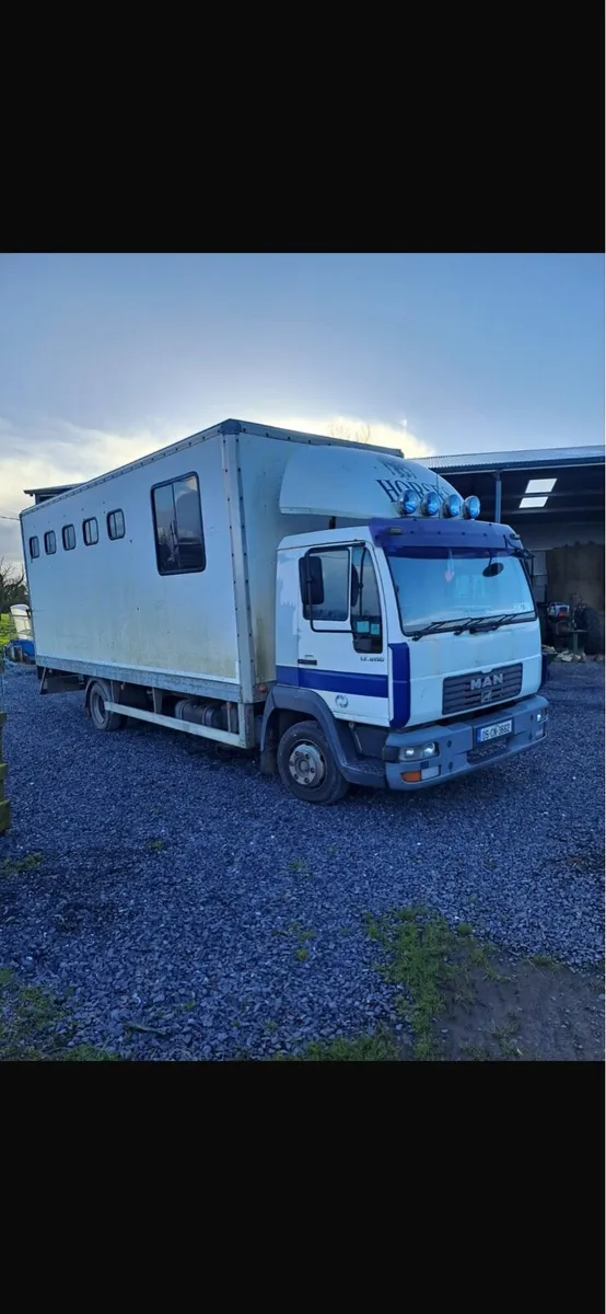 Horse lorry - Image 1