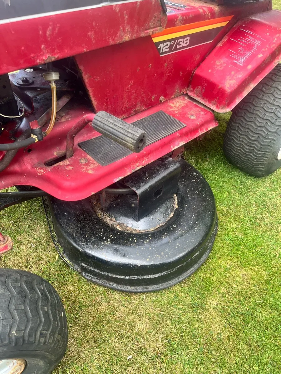 Ride on lawnmower - Image 2