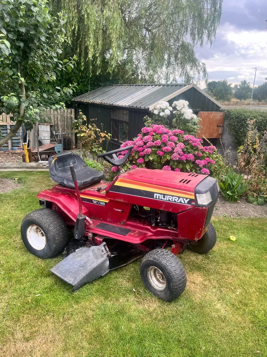 Ride on lawnmower - Image 1
