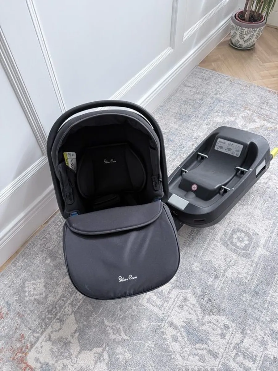 Silver Cross Wave Pram/Buggy/Car seat Bundle - Image 3