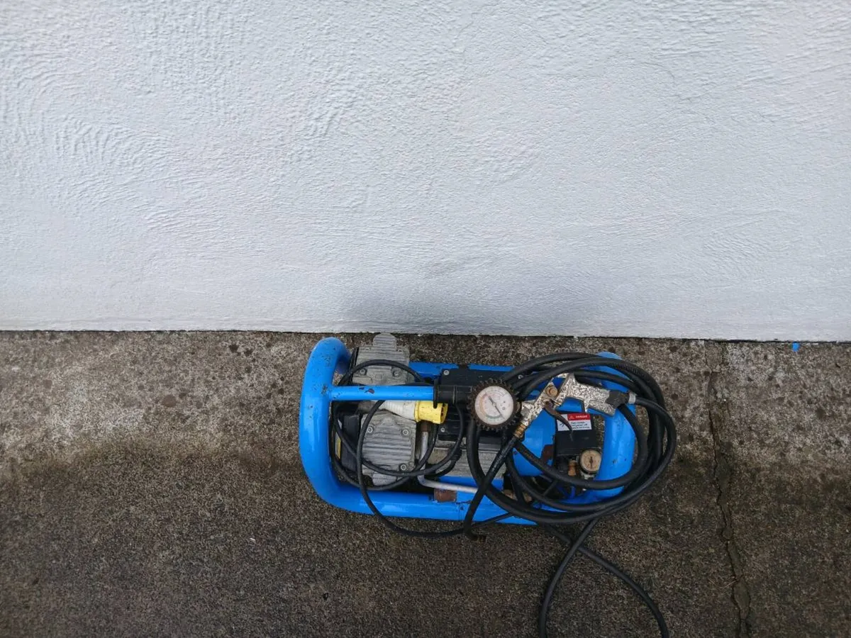 Draper Air Compressor Twin Cylinder - Image 1