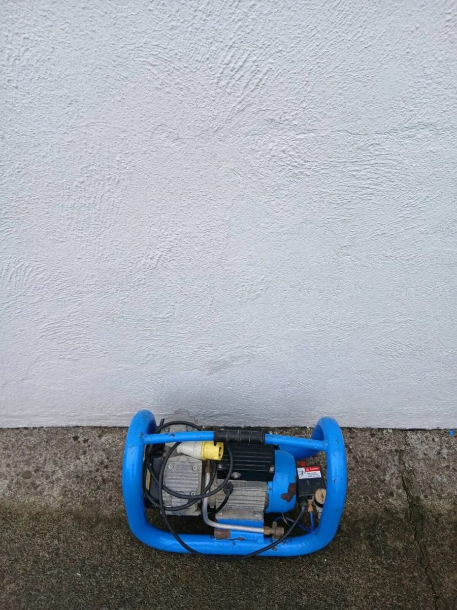Draper Air Compressor Twin Cylinder - Image 4